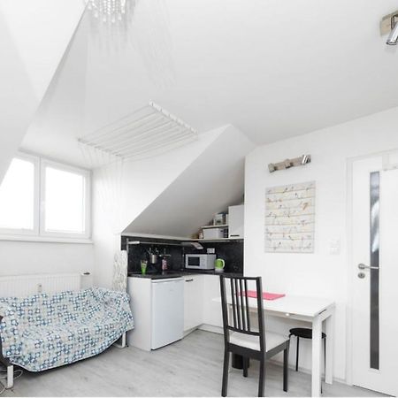 The Attic Studio Apartment Bratislava Bagian luar foto
