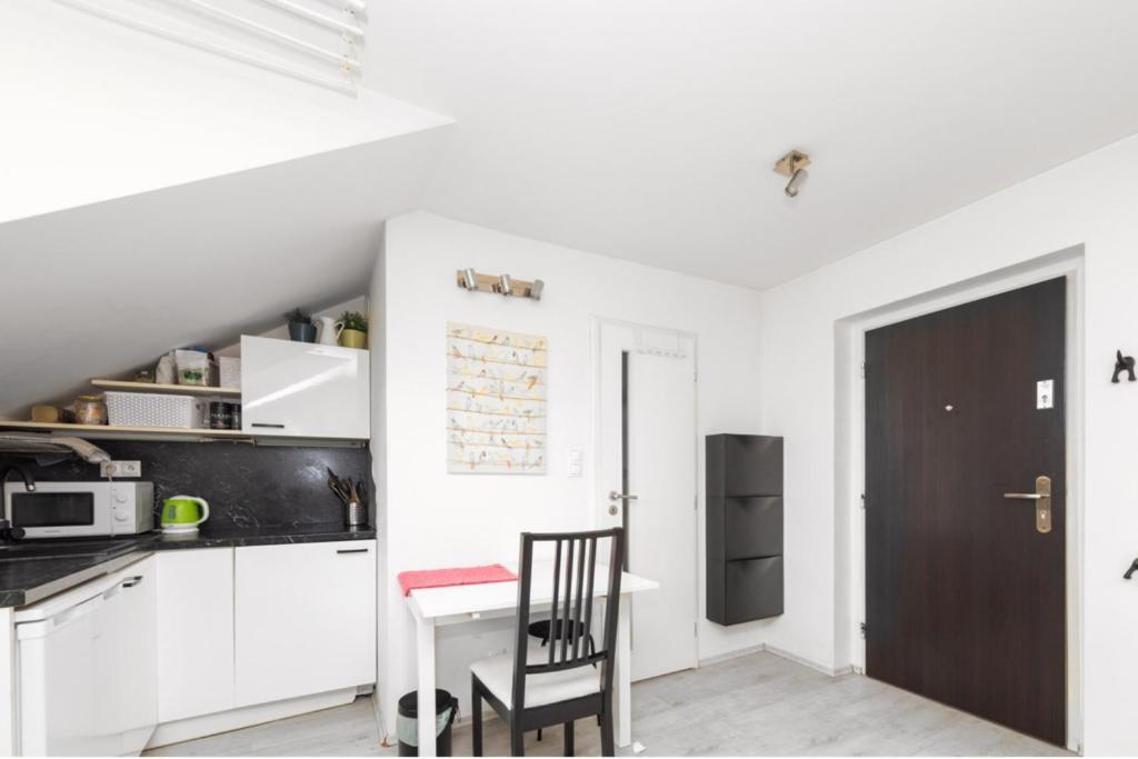 The Attic Studio Apartment Bratislava Bagian luar foto