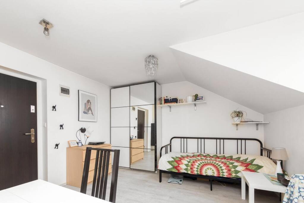 The Attic Studio Apartment Bratislava Bagian luar foto