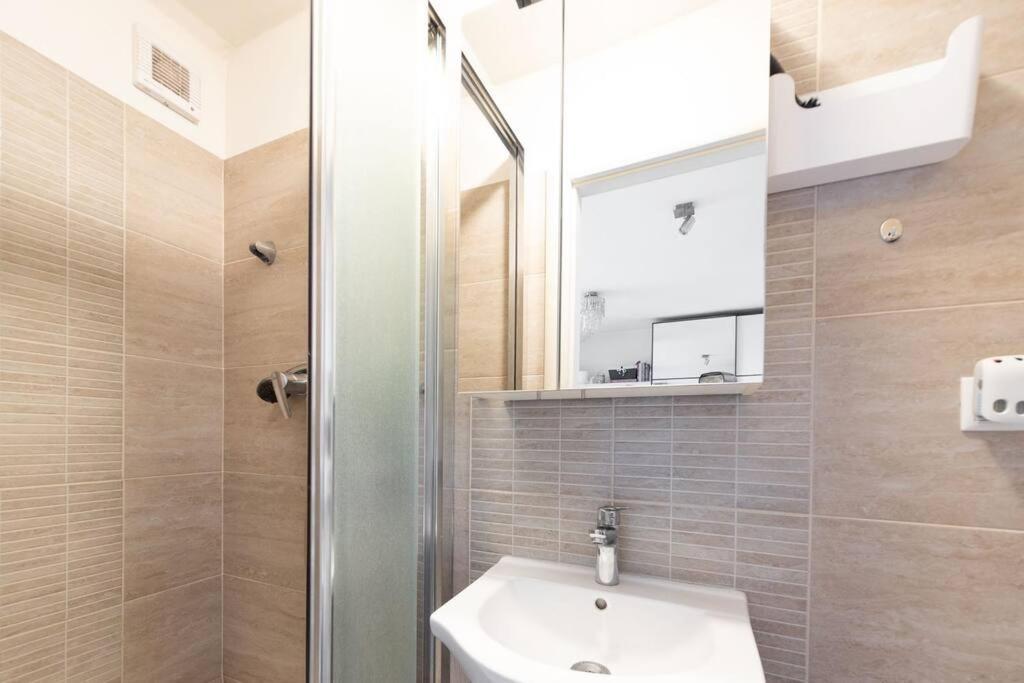 The Attic Studio Apartment Bratislava Bagian luar foto